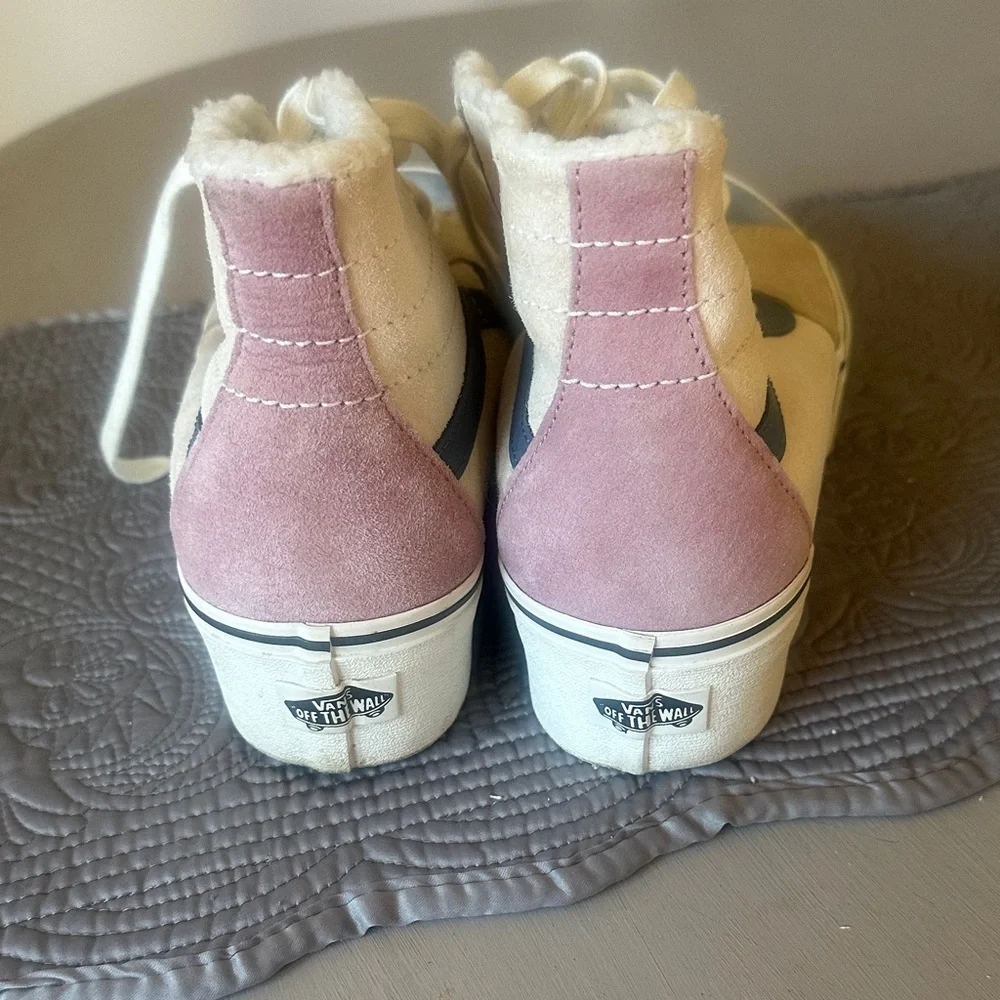 Vans High-Top Sneakers with Shearling Lining - Picture 4 of 7